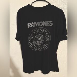 Black ramones short sleeve L shirt